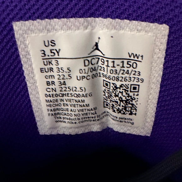 Jordan Kids Black and White Sneakers with Purple Accents - Picture 6 of 6